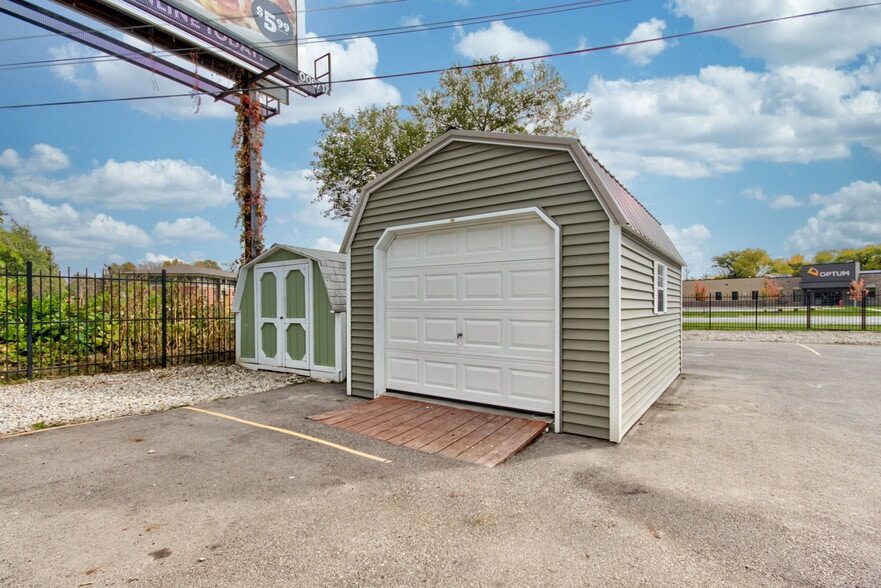 More Photos Of 4451 Old Allisonville Rd, Indianapolis Office For Sale