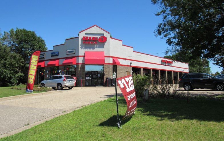 More Photos Of 1305 Crystal Ln, Chaska Auto Repair For Lease