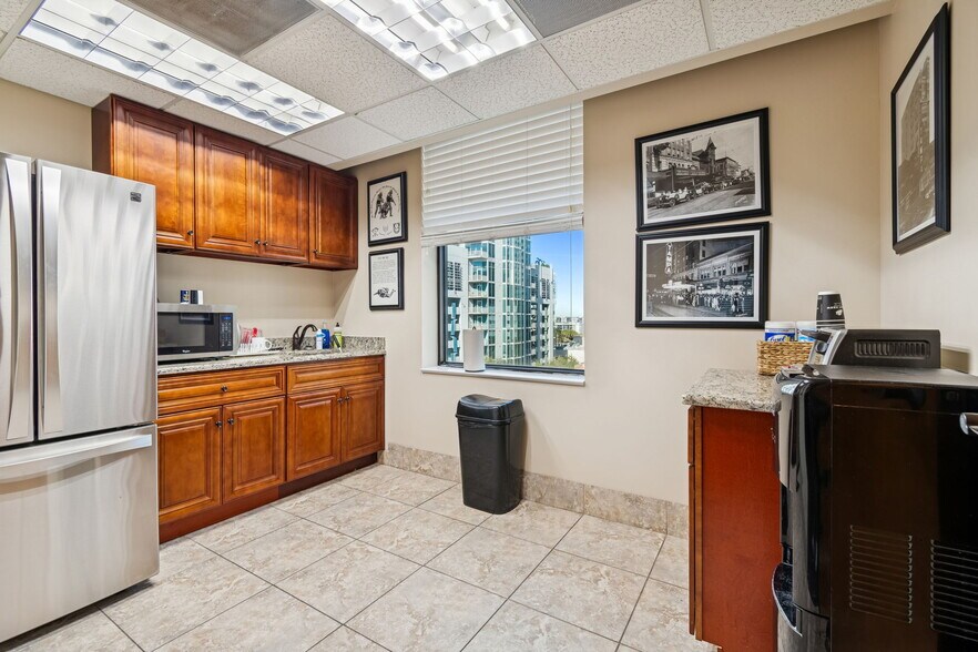 More Photos Of 707 N Franklin St, Tampa Office For Sale