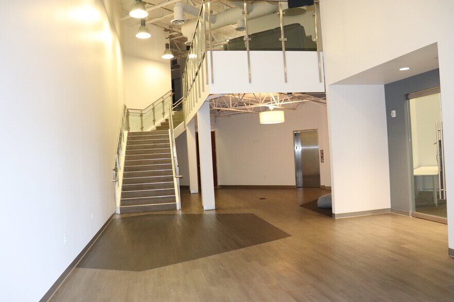 More Photos Of 450 N 54th St, Chandler Distribution For Lease