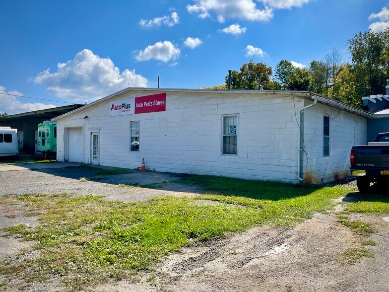 More Photos Of 21 Squires St, Cortland Warehouse For Lease
