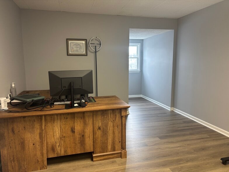 More Photos Of 508 Arbor Hill Rd, Kernersville Office For Lease