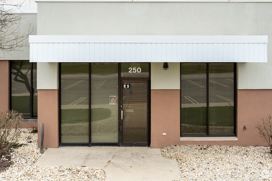 More Photos Of 250 S Gary Ave, Carol Stream Distribution For Sale