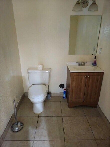 More Photos Of 536 W Mountain View Ave, La Habra Warehouse For Sale