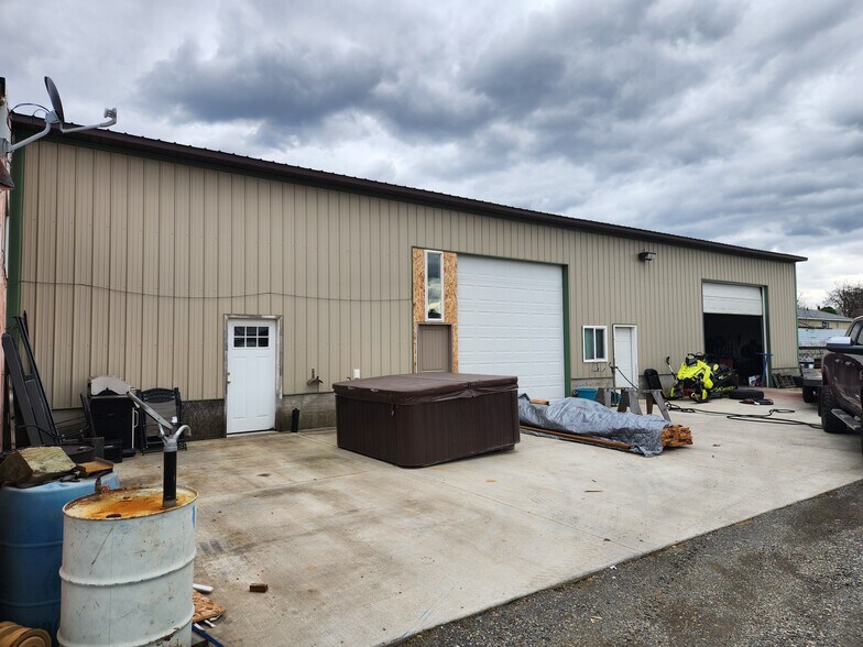 More Photos Of 1337 Bridge St, Clarkston Warehouse For Sale