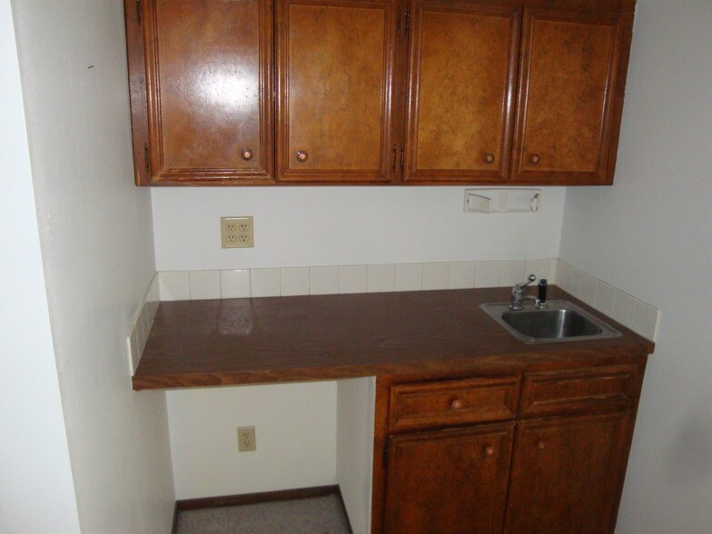 More Photos Of 8421 University Ave, Clive Office Residential For Lease