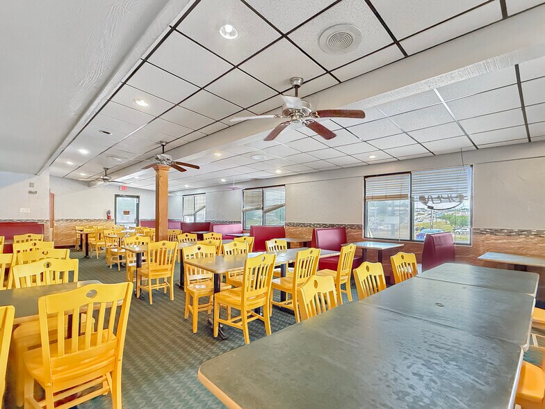 More Photos Of 1816 McFarland Blvd, Northport Restaurant For Lease