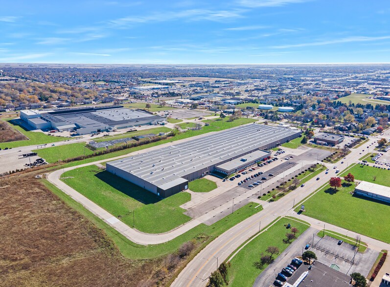 More Photos Of 1500 Fort Jesse Rd, Normal Warehouse For Sale