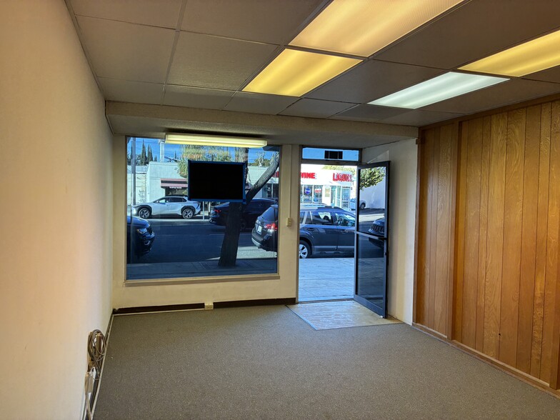 More Photos Of 3806 W Burbank Blvd, Burbank Storefront For Lease