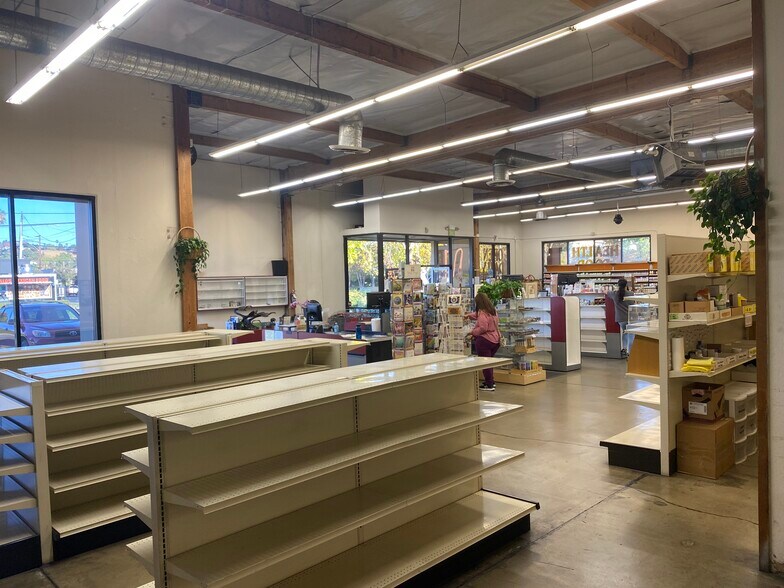 More Photos Of 2395 Monument Blvd, Concord Showroom For Sale