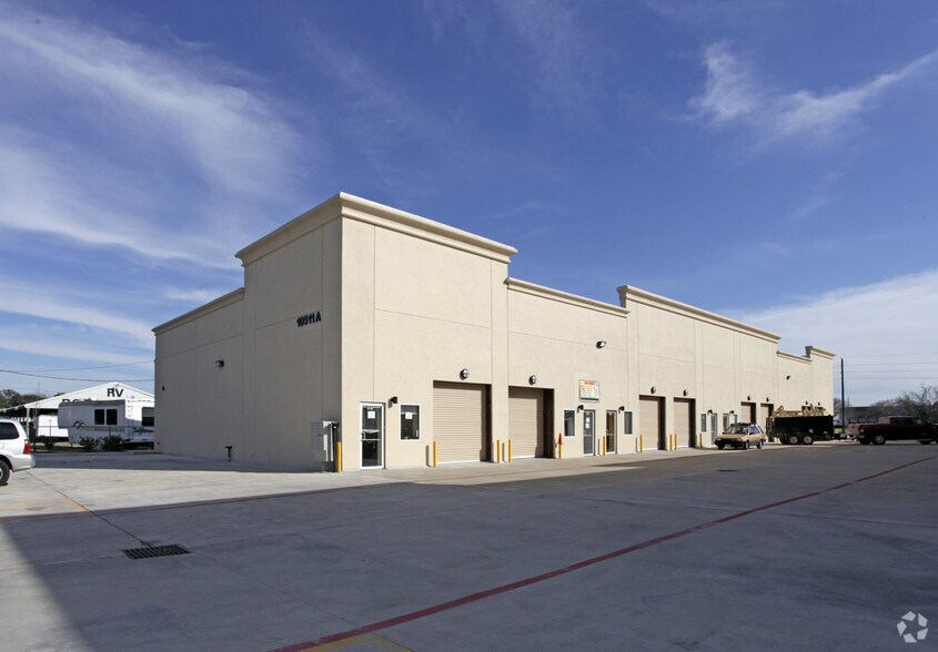 More Photos Of 10511 Windsor Ln, Houston Warehouse For Lease