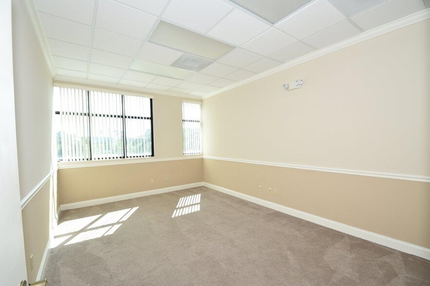 More Photos Of 1700 W Woolbright Rd, Boynton Beach Unknown For Lease