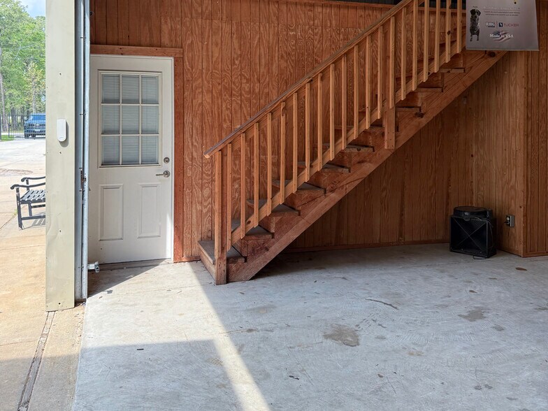 More Photos Of 1115 Chateau Woods Parkway Dr, Conroe Light Manufacturing For Lease