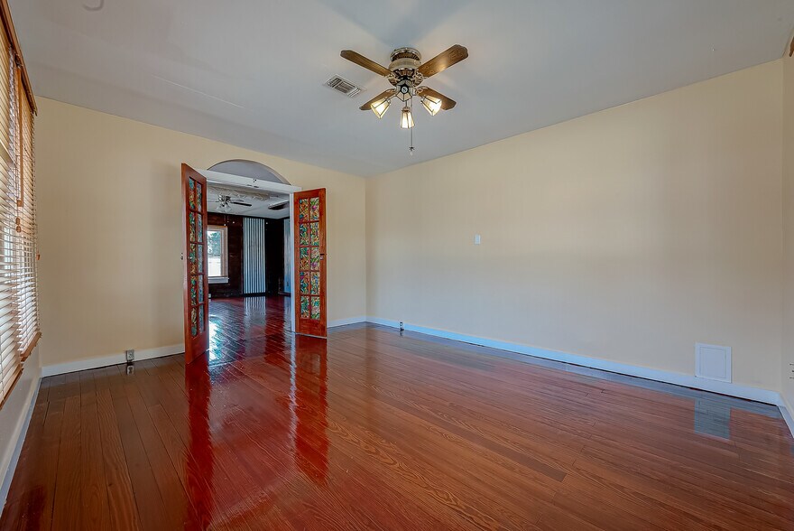 More Photos Of 1502 Main St, Seabrook Office Residential For Lease