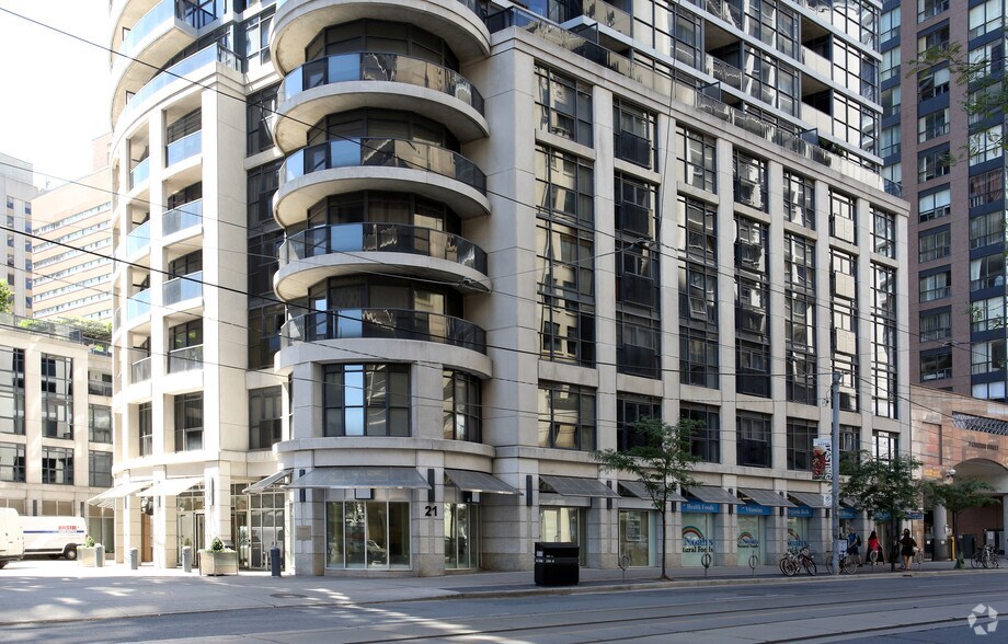 More Photos Of 21 Carlton St, Toronto Apartments For Lease