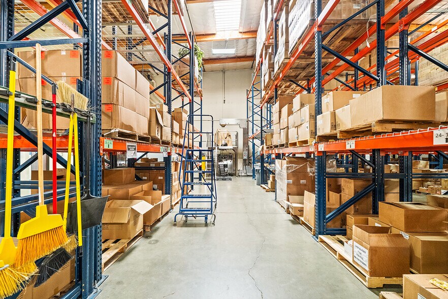 More Photos Of 42210 Zevo Dr, Temecula Warehouse For Sale