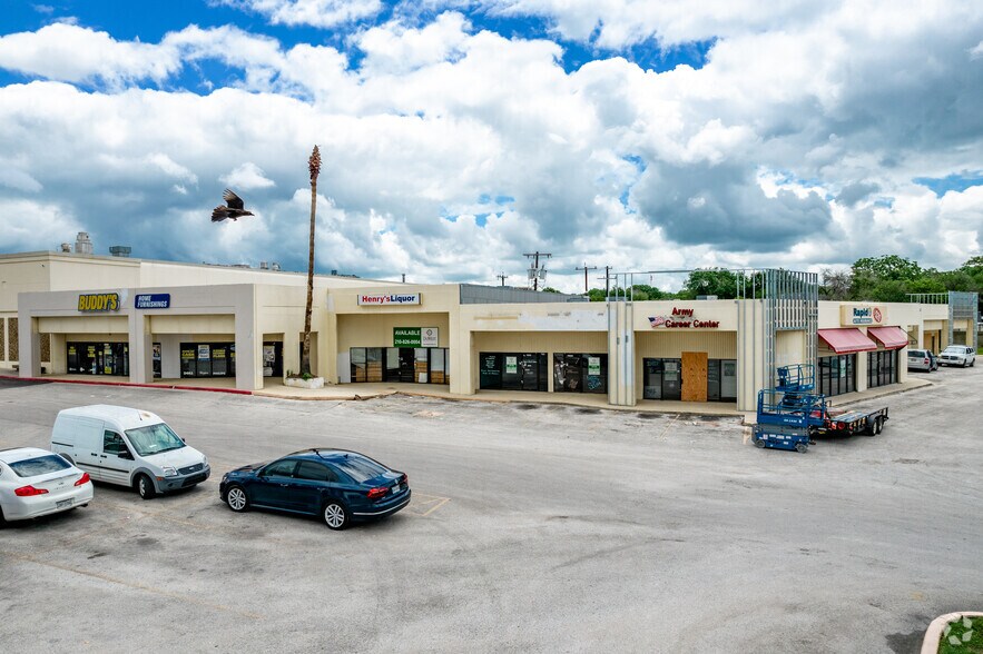 More Photos Of 12002-12016 Perrin Beitel Rd, San Antonio Freestanding For Lease