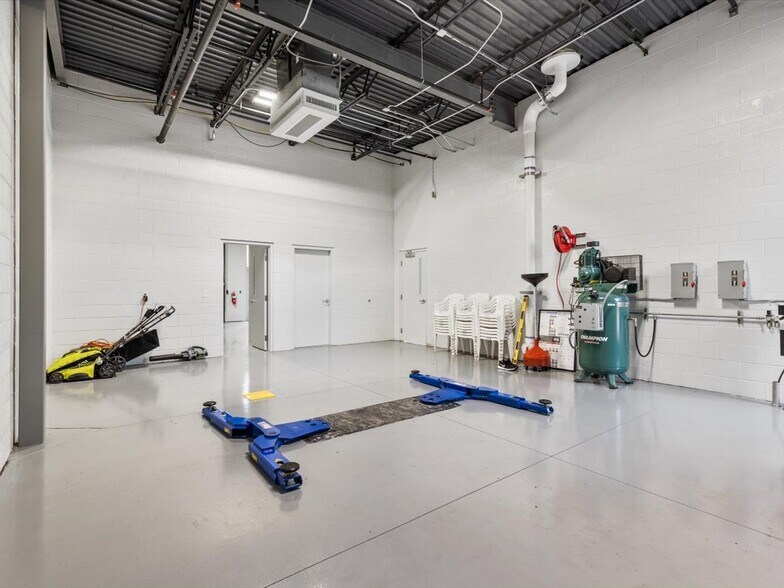 More Photos Of 6701 Dominion Garages Ave, Woodford Specialty For Sale