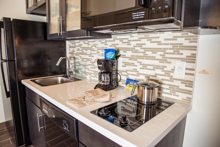 More Photos Of 14362 Lincoln Way, Thornton Hotel For Sale