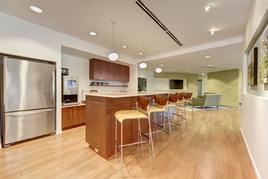 More Photos Of 1800 Diagonal Rd, Alexandria Coworking Space