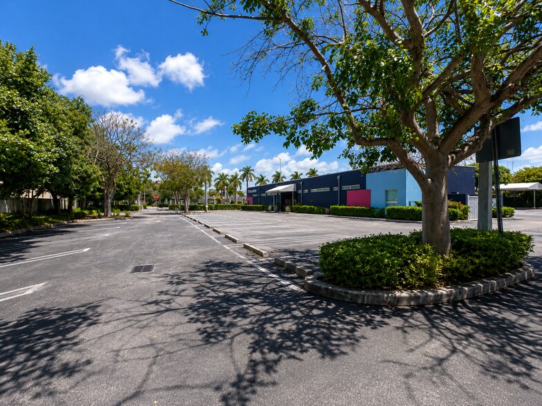 More Photos Of 8476 SW 40th St, Miami Storefront Retail Office For Lease