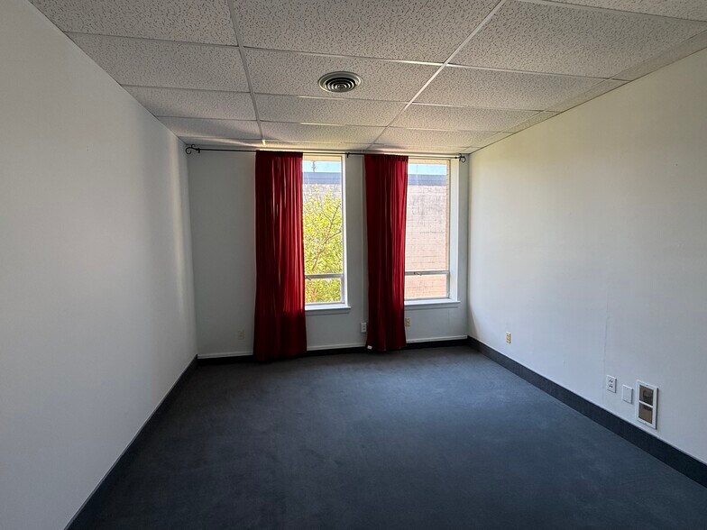 More Photos Of 842 State Rd, Princeton Medical For Lease