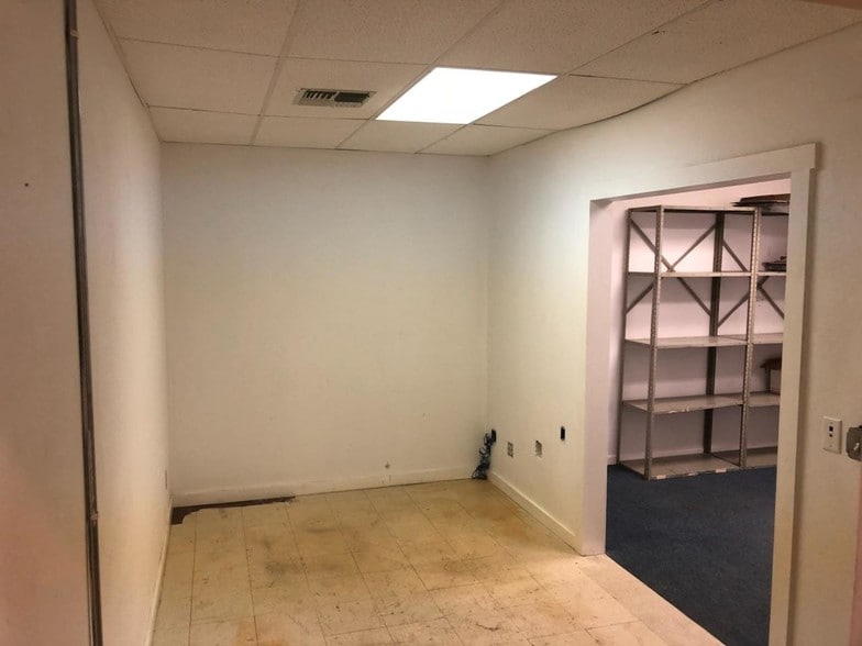 More Photos Of 174 Semoran Commerce Pl, Apopka Light Distribution For Lease