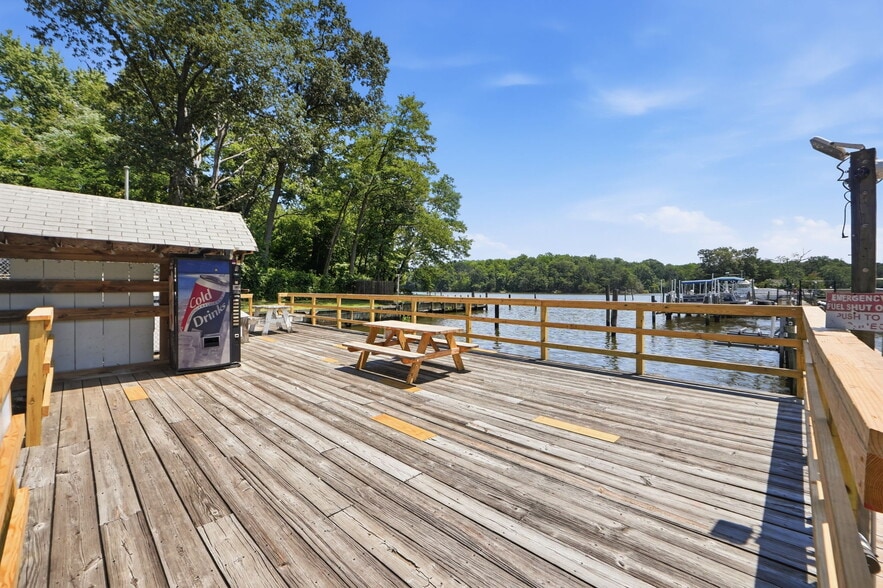 More Photos Of 7813 Leymar Rd, Glen Burnie Marina For Sale
