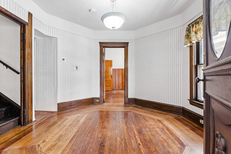 More Photos Of 15522 Madison Ave, Lakewood General Retail For Sale