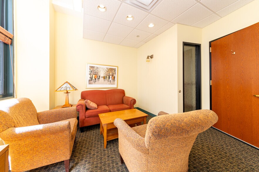 More Photos Of 50 E Washington St, Chicago Office For Sale