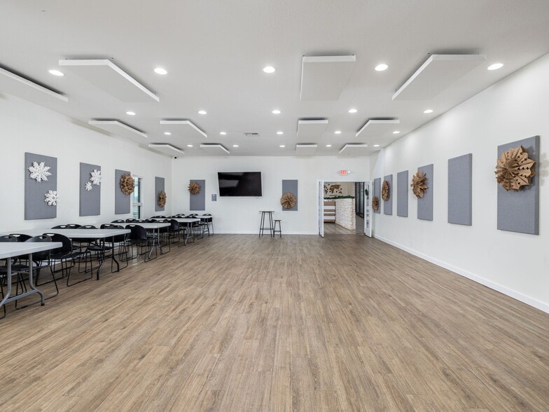 More Photos Of 6600 S Lakewoods Dr, Georgetown Specialty For Sale