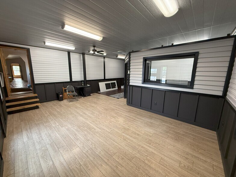 More Photos Of 1554 Amsterdam Rd, Belgrade Office For Lease