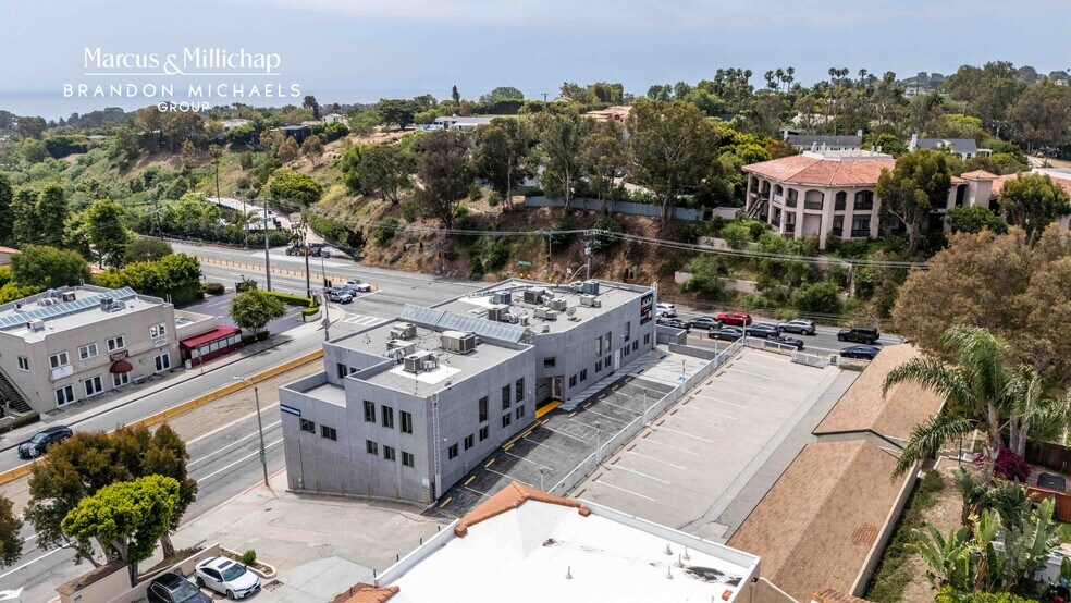 More Photos Of 28955 Pacific Coast Hwy, Malibu Storefront Retail Office For Sale