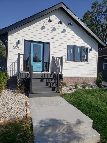 Primary Photo Of 2009 Buchanan St, North Kansas City Office Residential For Lease