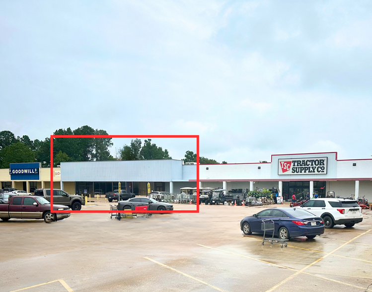 Primary Photo Of 1233 Tenaha St, Center Unknown For Lease