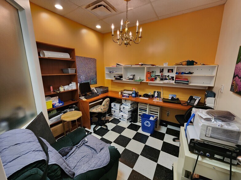 More Photos Of 135 Av 25e, St-Eustache Storefront For Lease