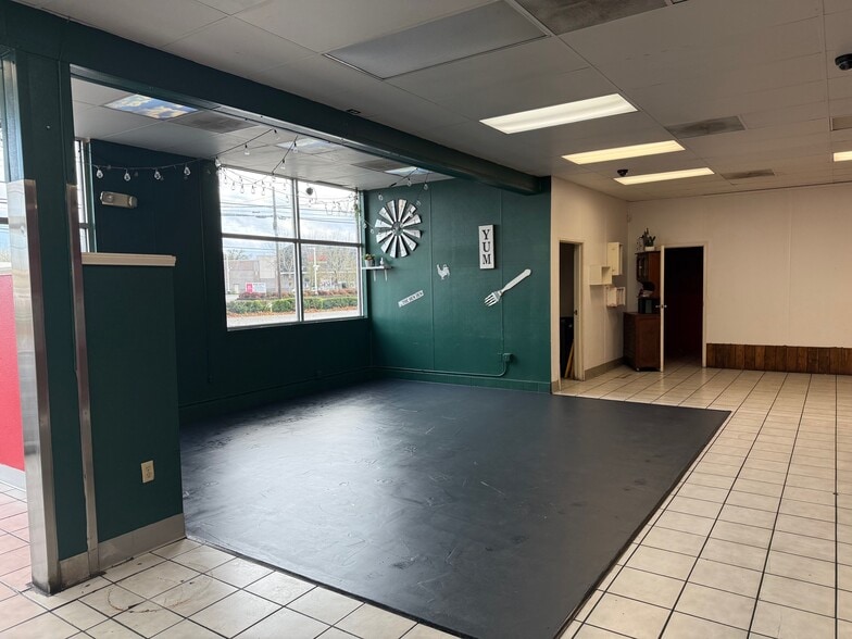 More Photos Of 1786 NW 9th St, Corvallis Convenience Store For Lease