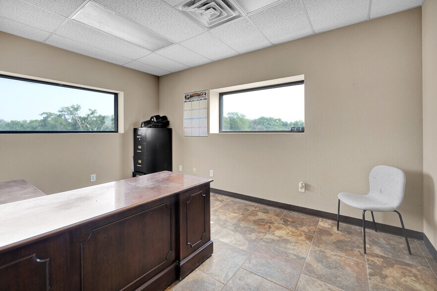 More Photos Of 2451 W Murphy St, Odessa Warehouse For Sale