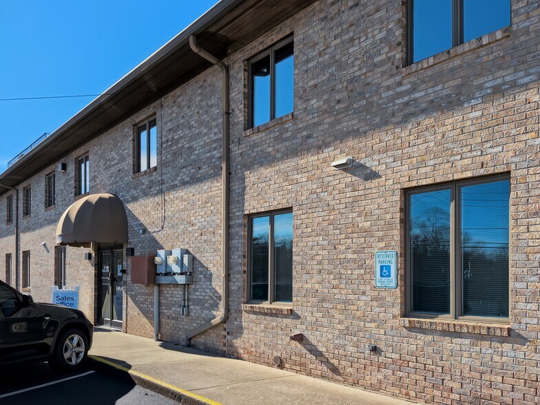 More Photos Of 1620 Asheville Hwy, Hendersonville Coworking Space