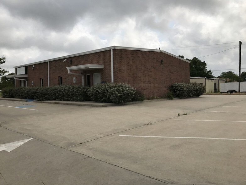 More Photos Of 118 6th St N, Texas City Showroom For Sale