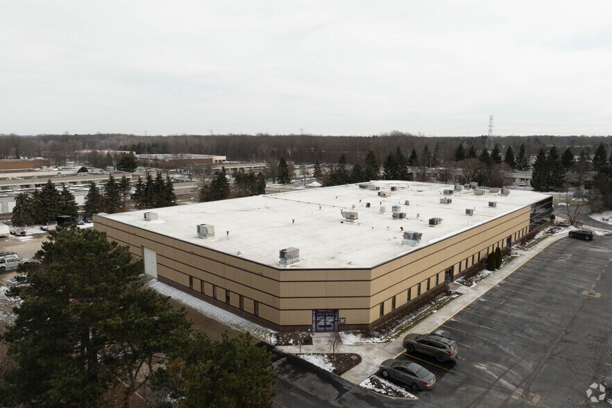 More Photos Of 8285-8295 Darrow Rd, Twinsburg Warehouse For Lease
