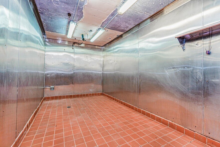 More Photos Of 2200 Arthur Kill Rd, Staten Island Distribution For Sale