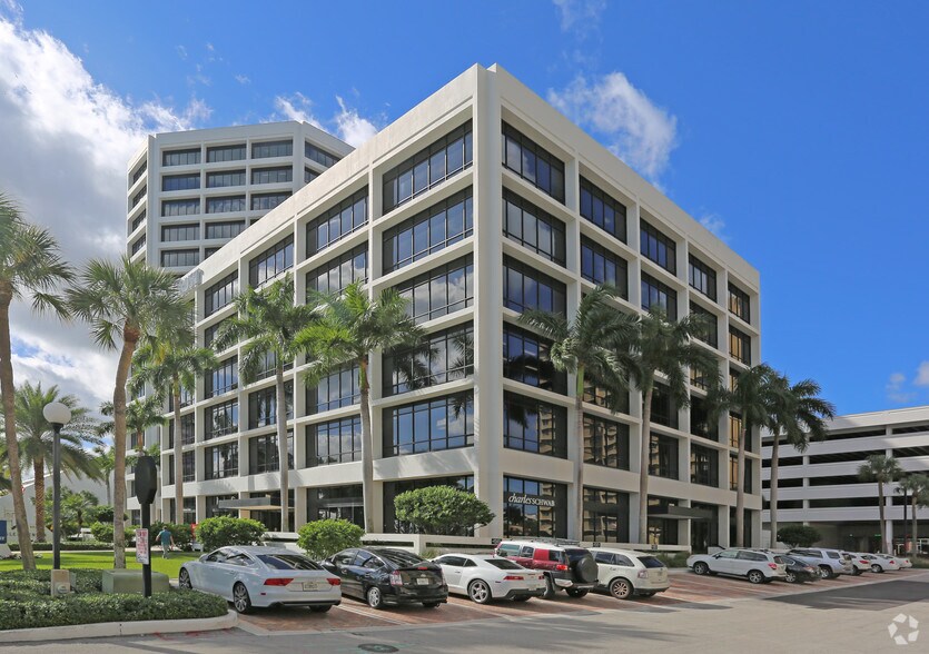 Primary Photo Of 501 S Flagler Dr, West Palm Beach Medical For Lease