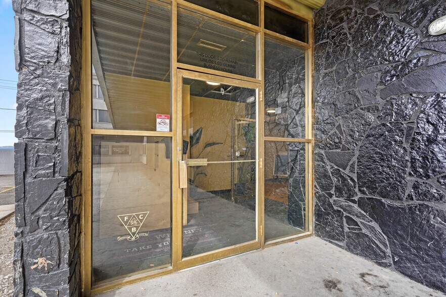 More Photos Of 801 N Fee St, Helena Bar For Sale