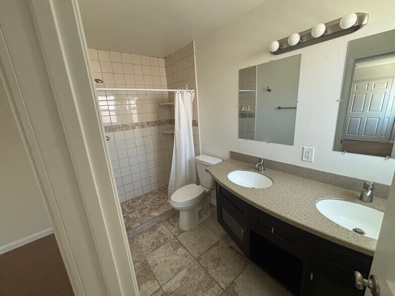 More Photos Of 2954-2958 Mission Blvd, San Diego Apartments For Sale