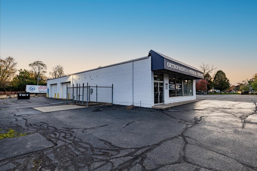 More Photos Of 2419 E High St, Springfield Storefront For Sale