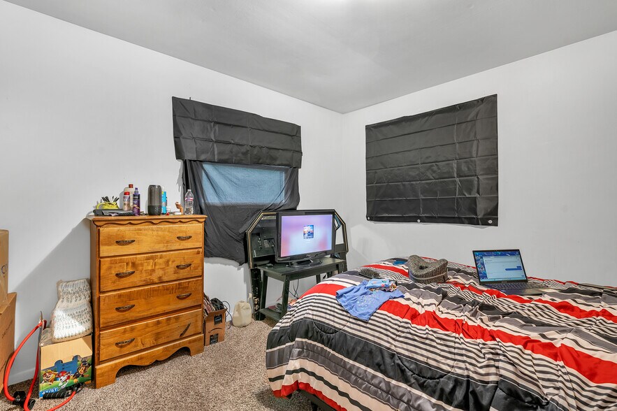 More Photos Of 100 E Market St, Piper City Apartments For Sale