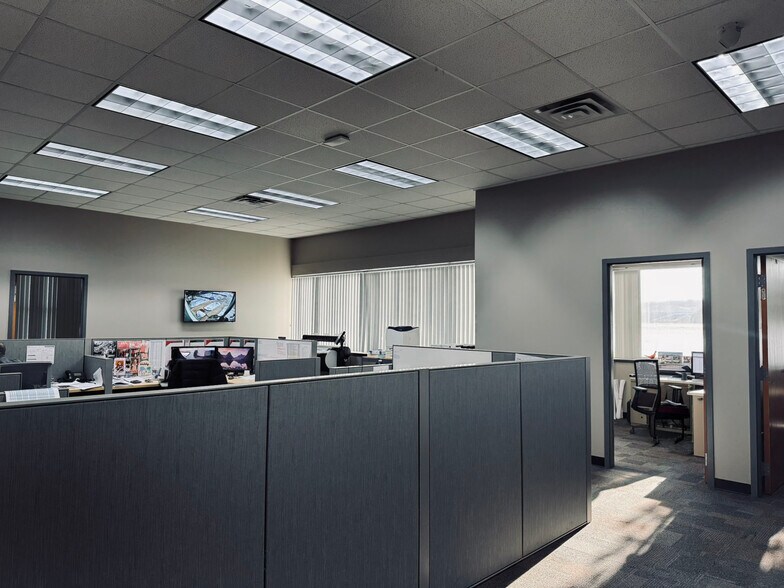 More Photos Of 4775 Campus Dr, Kalamazoo Office For Sale
