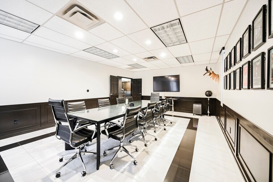 More Photos Of 630 S 3rd St, Las Vegas Office For Sale