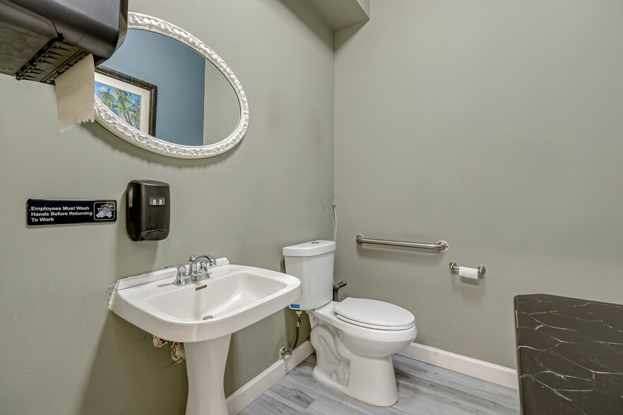 More Photos Of 5935 S Highway A1A, Melbourne Beach Hotel For Sale